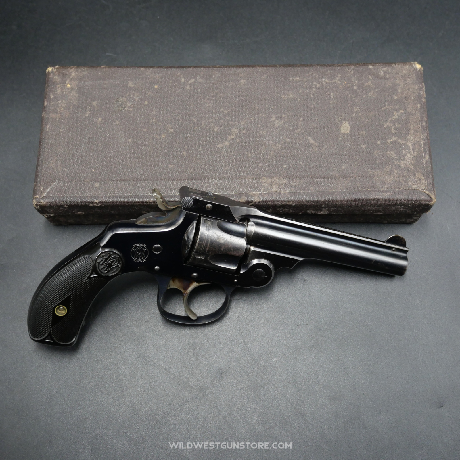 Mint revolver Smith Wesson cal. 32 double action 4th mod. et sa rare boite d'origine