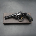 Mint revolver Smith Wesson cal. 32 double action 4th mod. et sa rare boite d'origine
