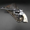 Superbe revolver Colt 1895 DA calibre .38 et plaquettes nacre