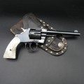 Superbe revolver Colt 1895 DA calibre .38 et plaquettes nacre