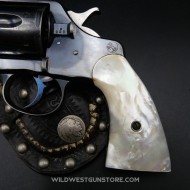 Superbe revolver Colt 1895 DA calibre .38 et plaquettes nacre