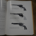 Livre en anglais Colt Firearms , from 1836 de James E Serven