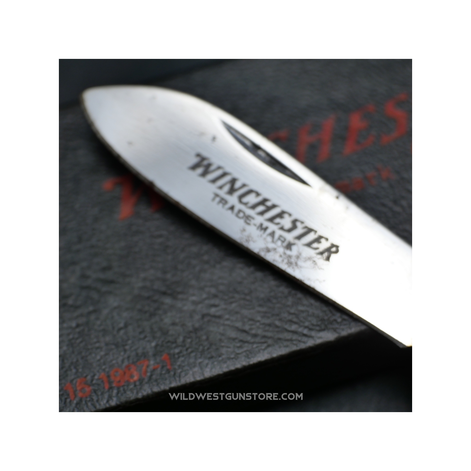 Couteau Winchester 1873 One Of Thousands Commémoratif
