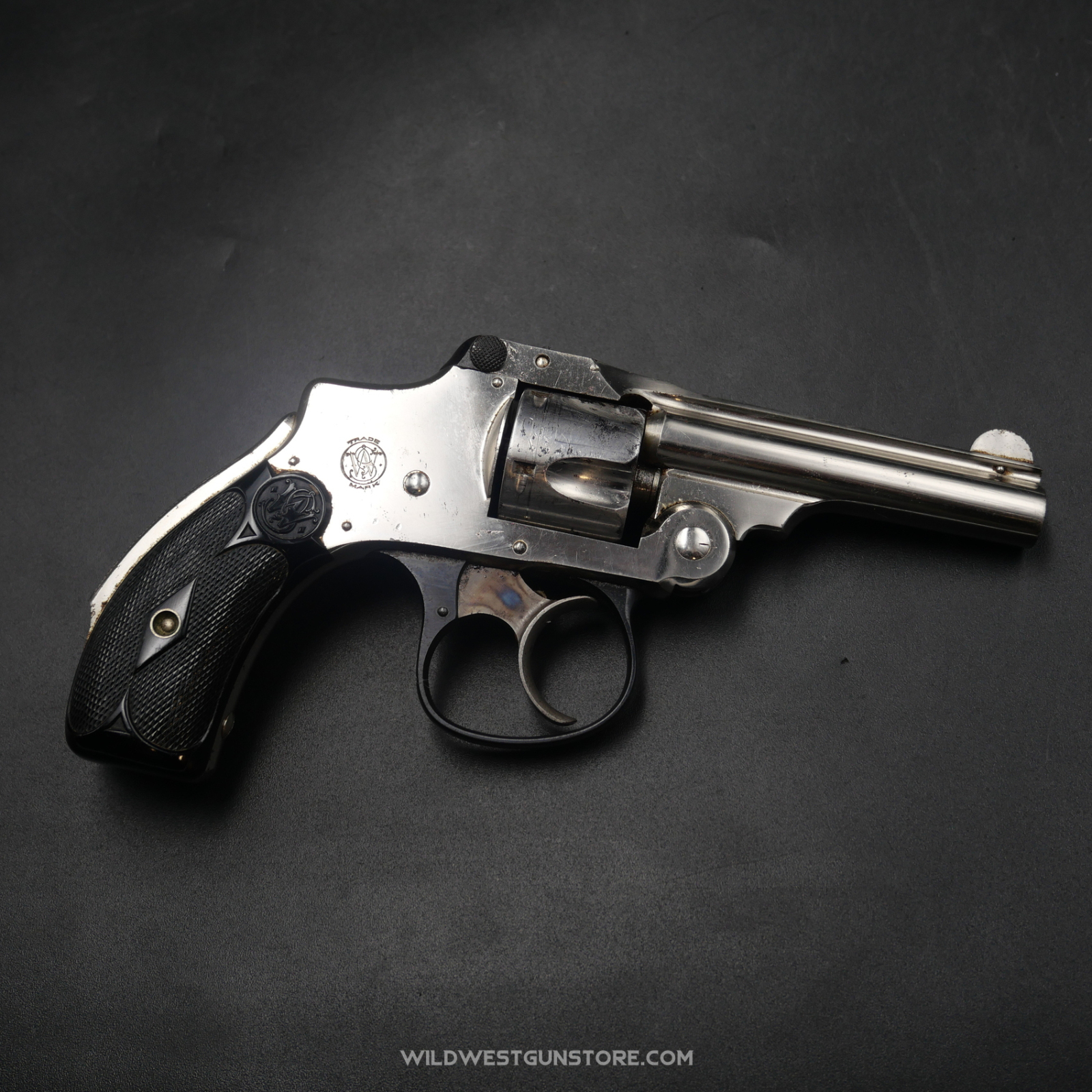 Classic Collectible Smith & Wesson Hammerless Revolver, .32 Caliber – Excellent Condition
