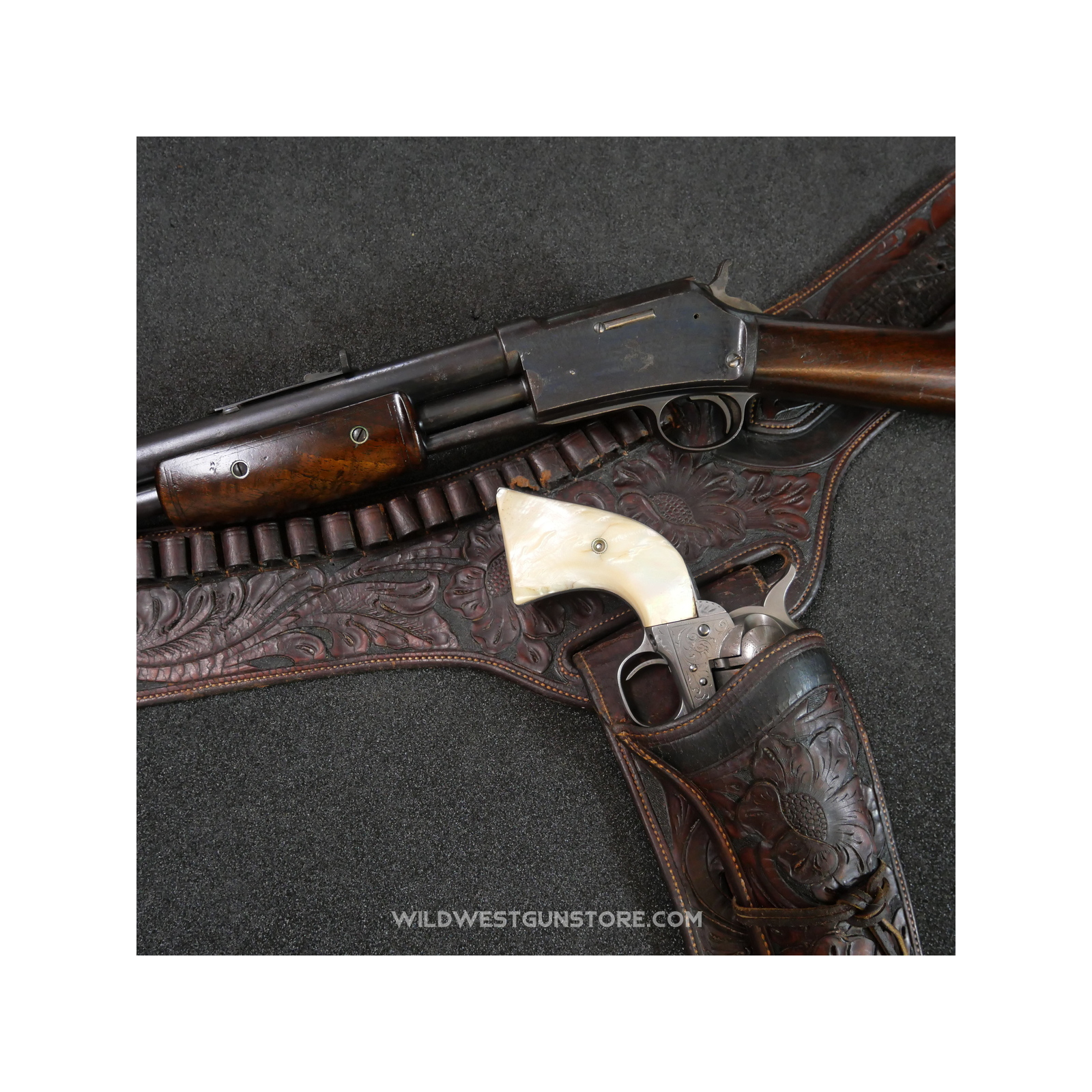 Légendaire Colt Lightning Rifle CLMR Canon Miroir Calibre 44-40