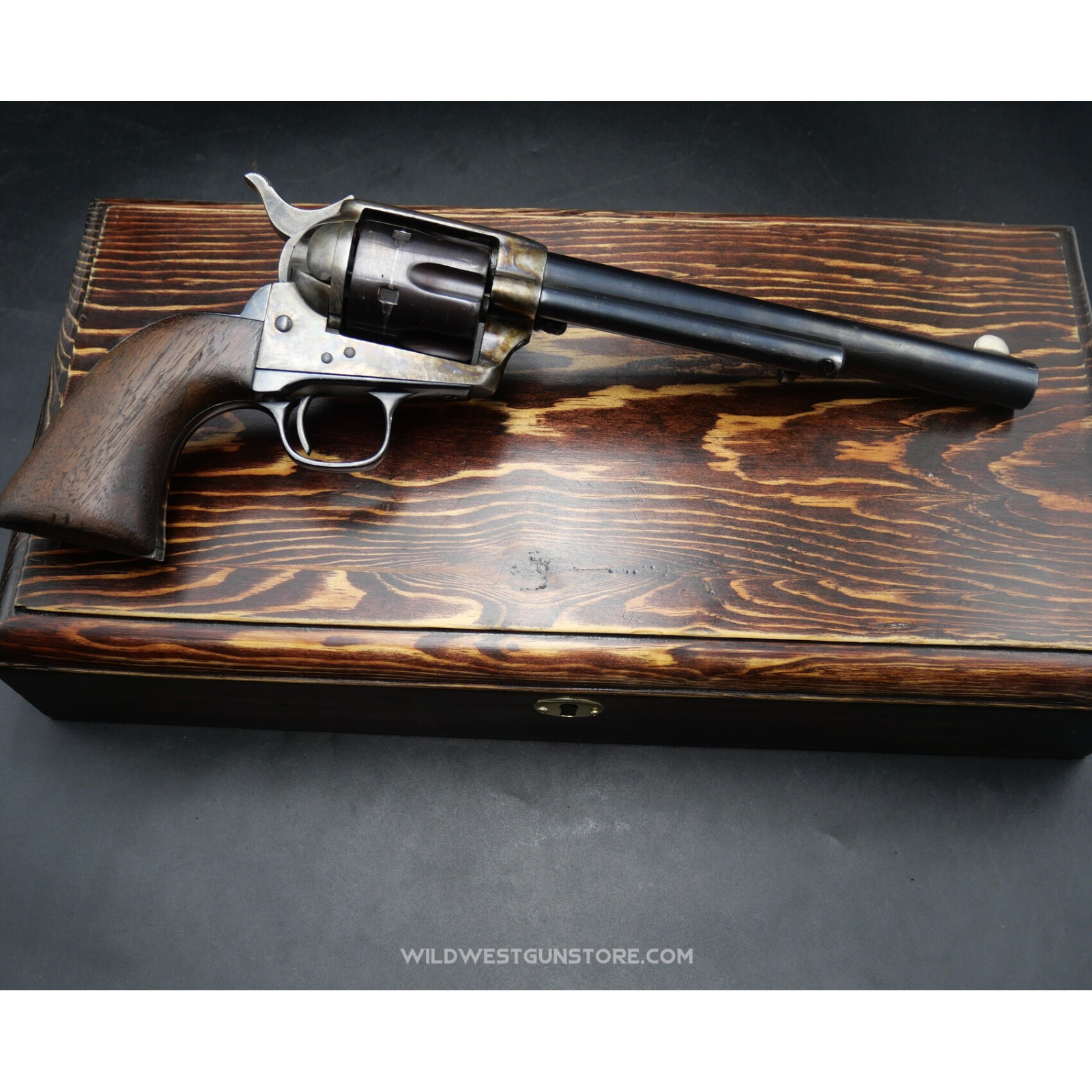 Revolver Colt De Collection Peacemaker SAA Calibre .45 Fabrication 1881 En Coffret