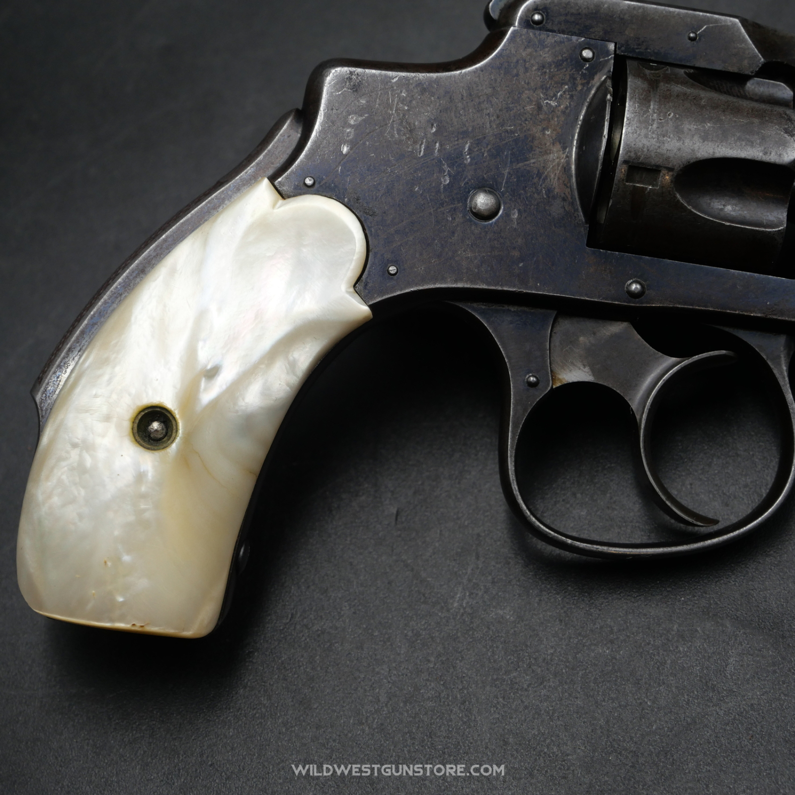 Revolver De Collection Smith Wesson DA Cal.32 1st Model Plaquettes Nacre