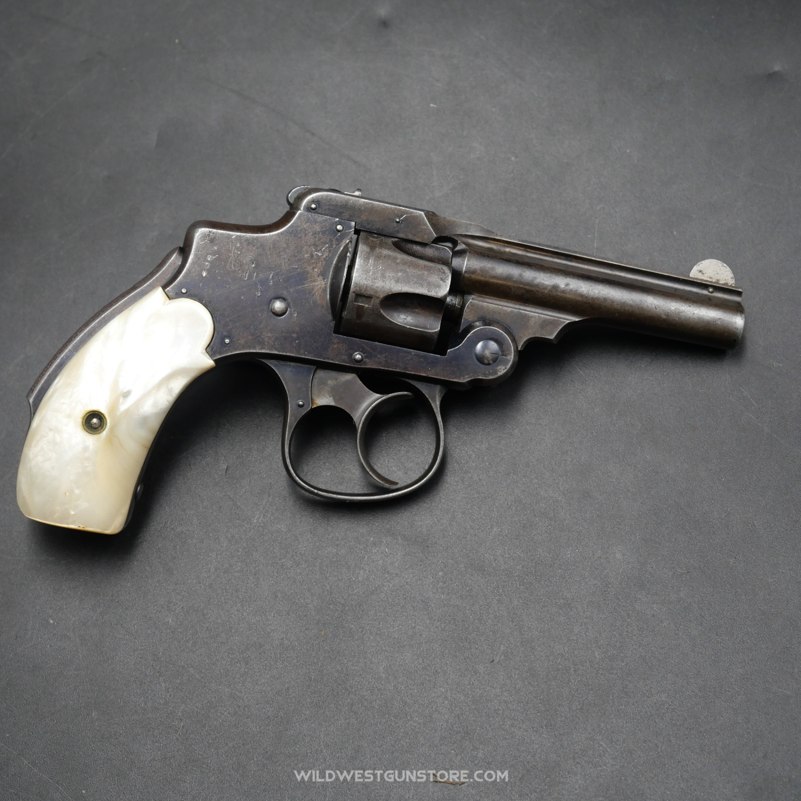Revolver De Collection Smith Wesson DA Cal.32 1st Model Plaquettes Nacre