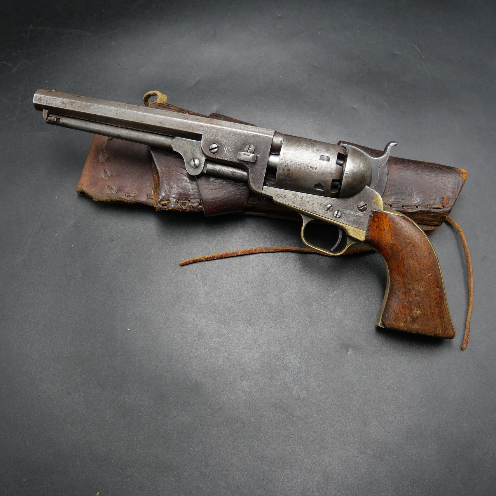 Colt 1851 Navy Belt Revolver Calibre .36 et son Holster