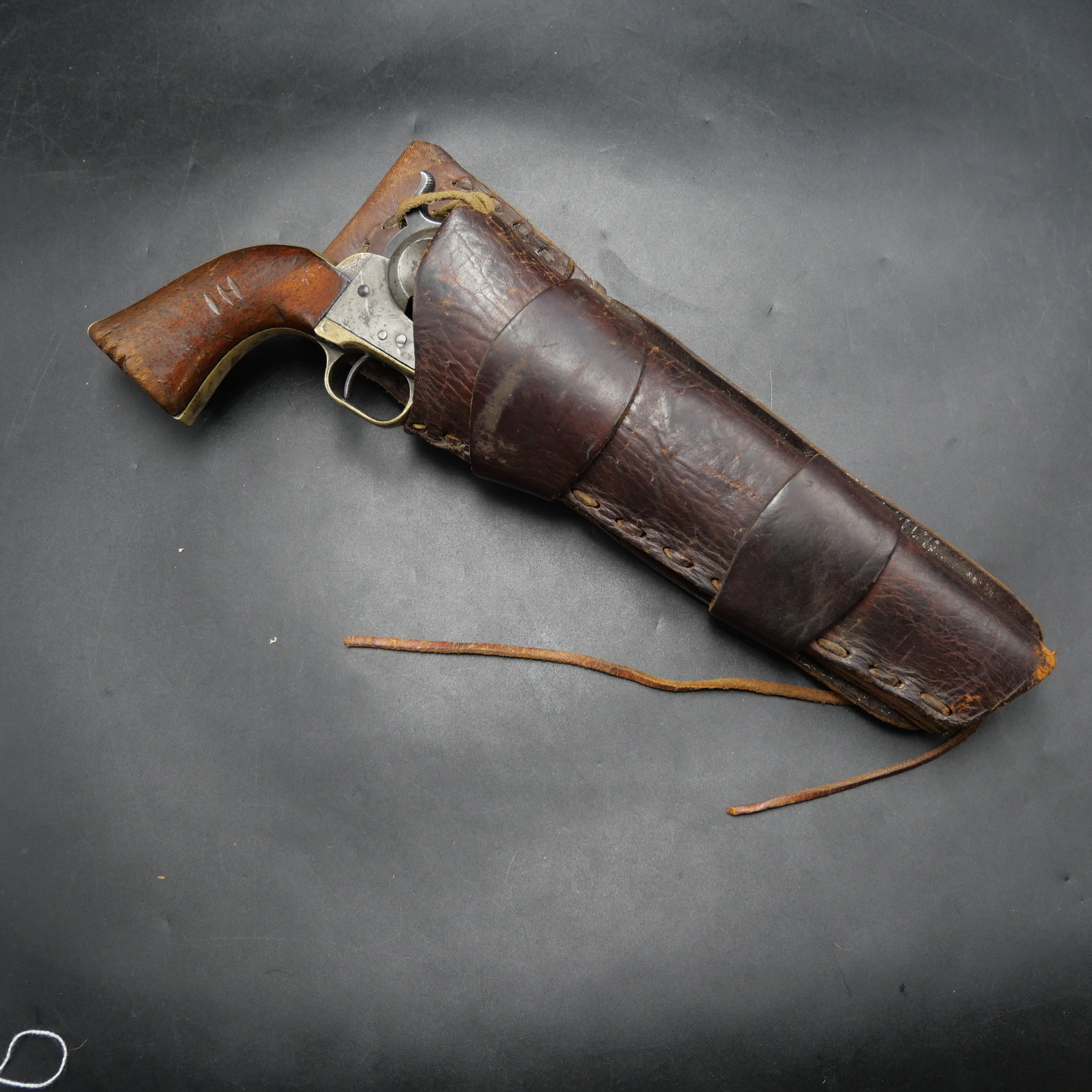 Colt 1851 Navy Belt Revolver Calibre .36 et son Holster – Image 6