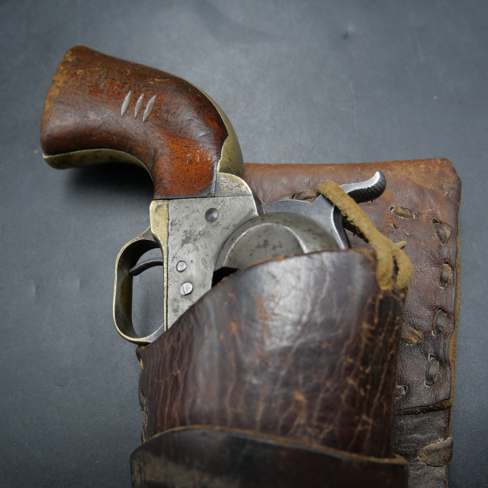 Colt 1851 Navy Belt Revolver Calibre .36 et son Holster – Image 2