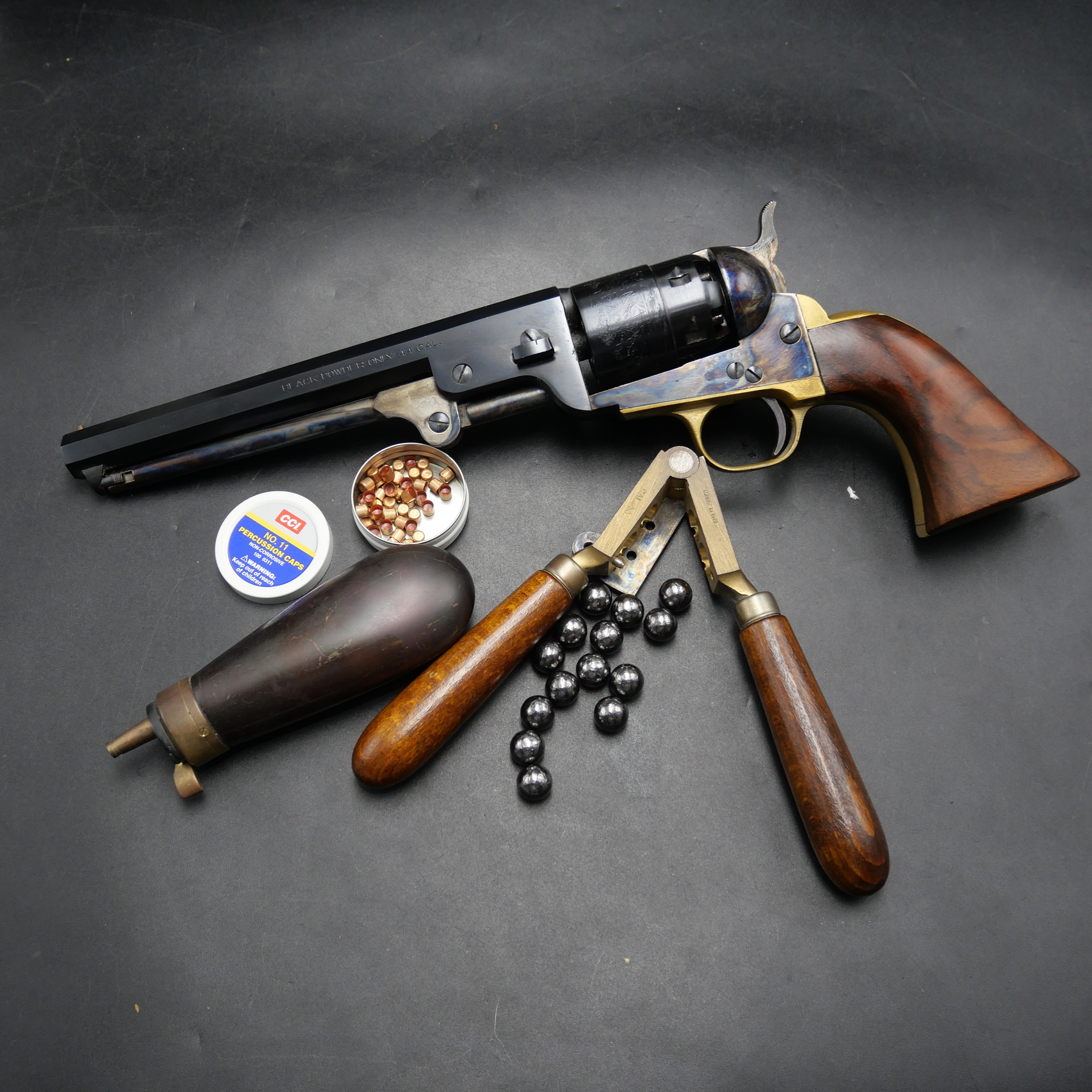 Revolver type Colt 1851 poudre noire Pietta cal.44, neuf et accessoires